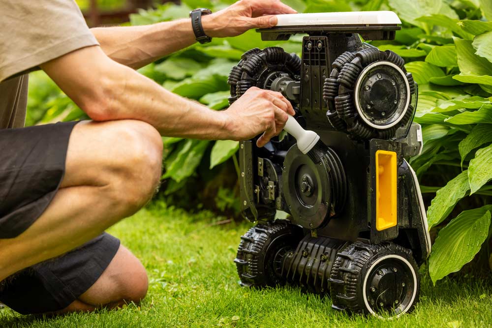 Mähroboter mit Messerscheibe Mähroboter mit Messerscheibe